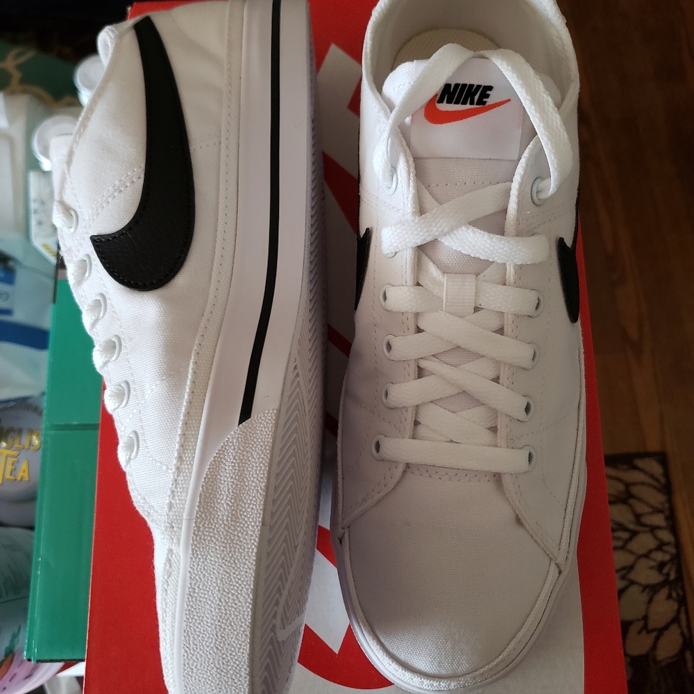 Nike Court Legacy Canvas Size 8 NIB